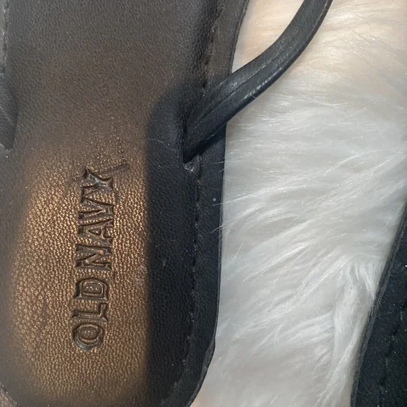 Old Navy black size 6 slide on sandal - Picture 2 of 3